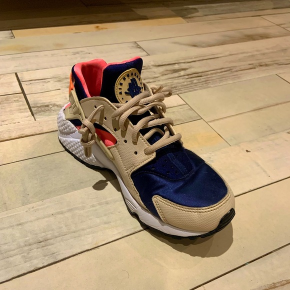Women’s size 7.5 Nike Air Huarache - Picture 1 of 3